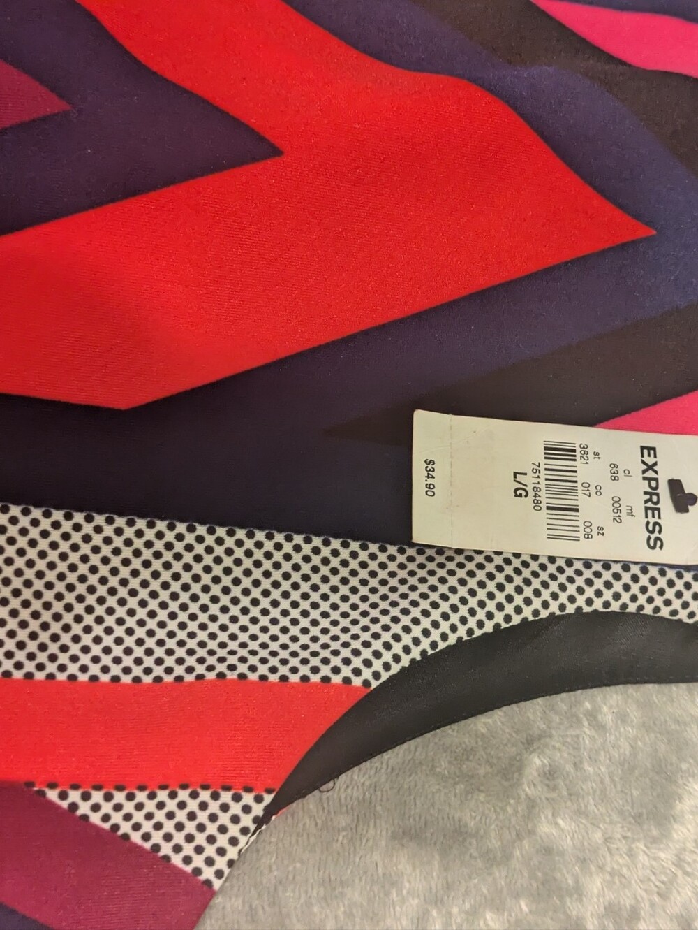 NWT Express Women’s Large Black White Geometric Crop Top Back Zip Sleeveless - Picture 4 of 8